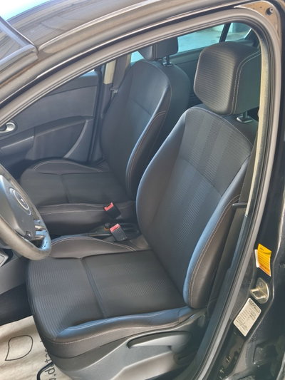 Renault Clio 1.2 16V 5 porte Dynamique (14)