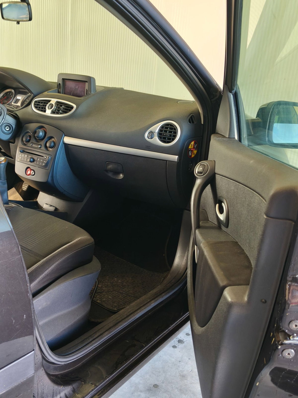 Renault Clio 1.2 16V 5 porte Dynamique (17)