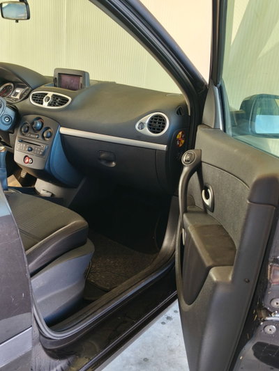Renault Clio 1.2 16V 5 porte Dynamique (17)