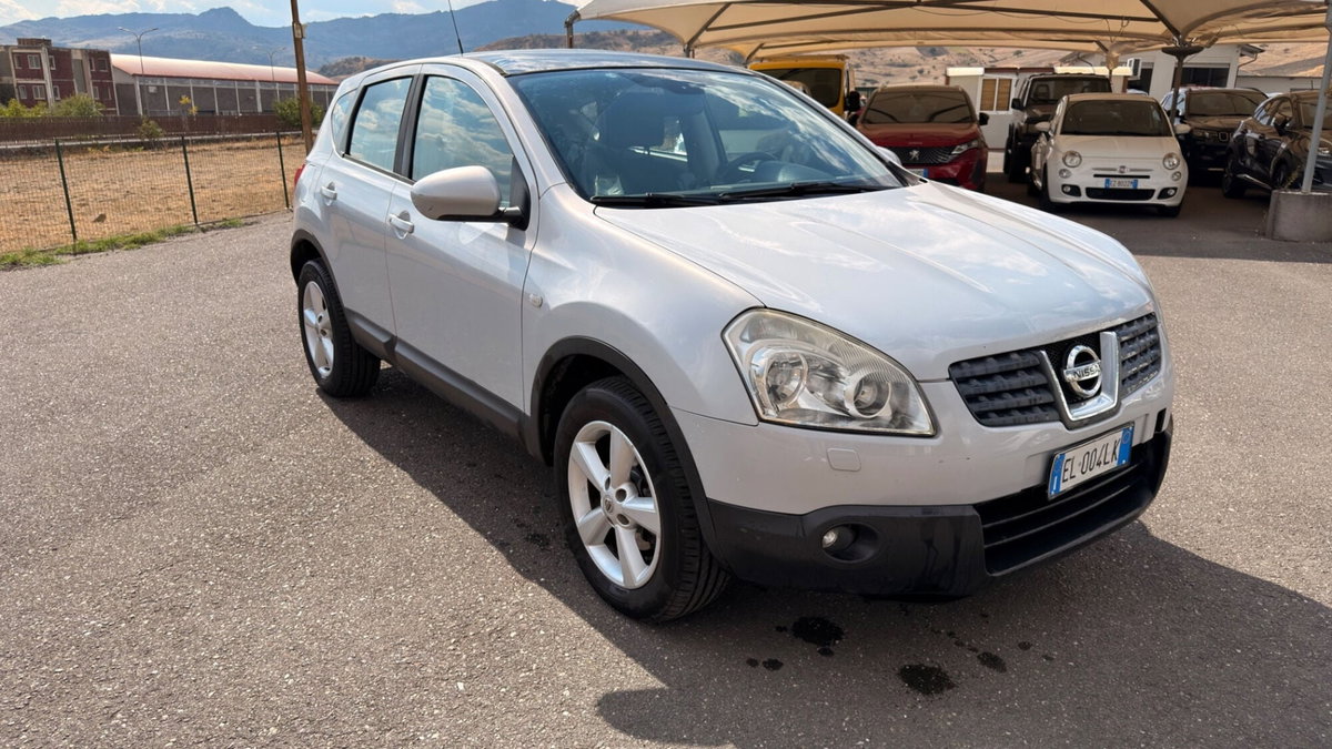 Nissan Qashqai 2.0 dCi DPF 4WD Tekna (2)