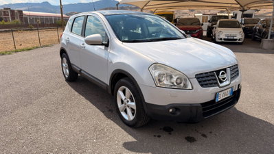 Nissan Qashqai 2.0 dCi DPF 4WD Tekna (2)