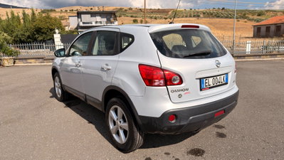 Nissan Qashqai 2.0 dCi DPF 4WD Tekna (4)