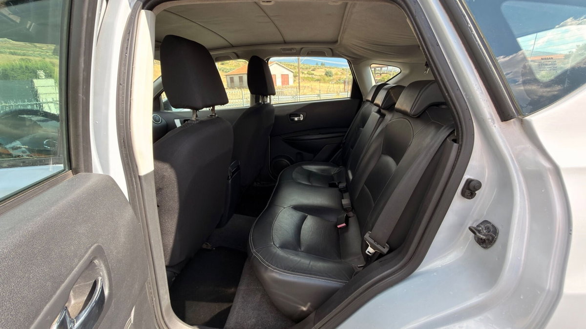Nissan Qashqai 2.0 dCi DPF 4WD Tekna (6)
