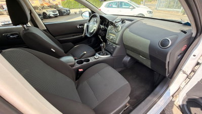 Nissan Qashqai 2.0 dCi DPF 4WD Tekna (9)