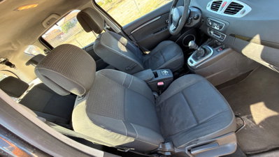 Renault Scenic E-Tech Electric 1.5 dCi 110CV Dynamique (8)