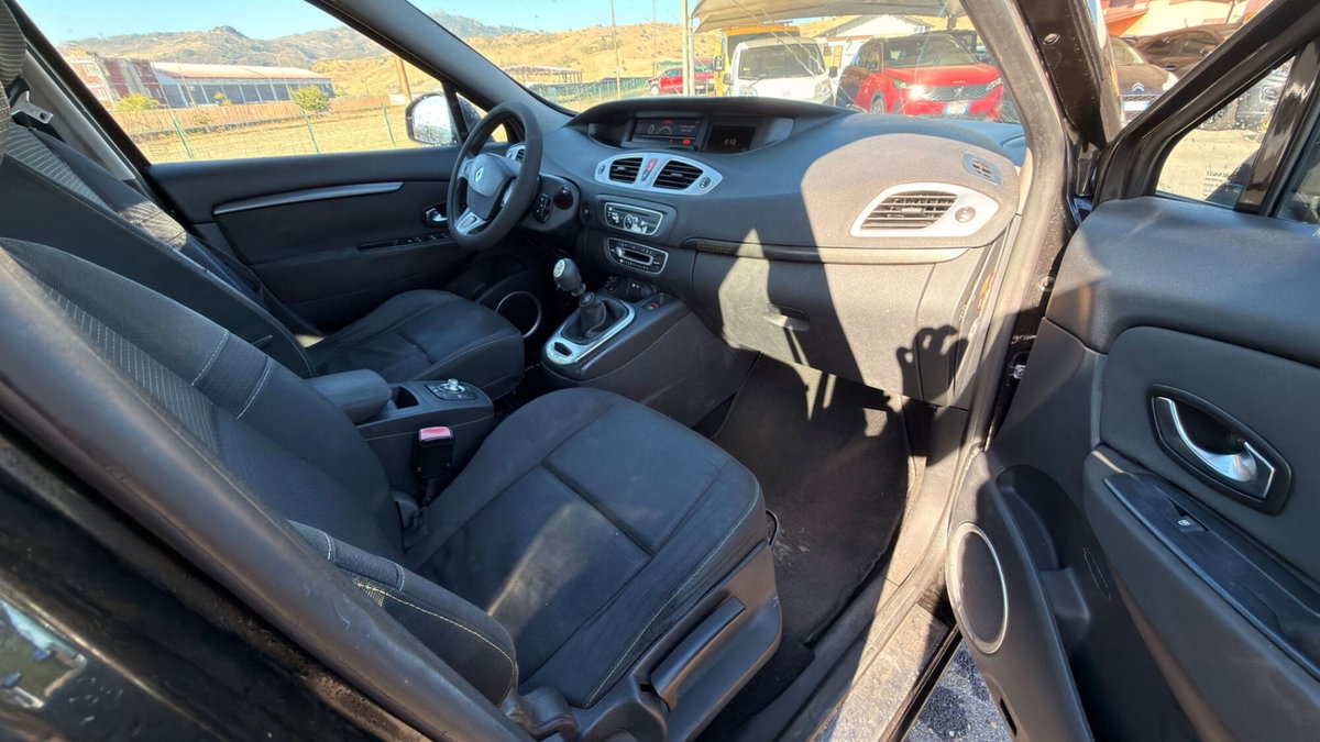 Renault Scenic E-Tech Electric 1.5 dCi 110CV Dynamique (9)