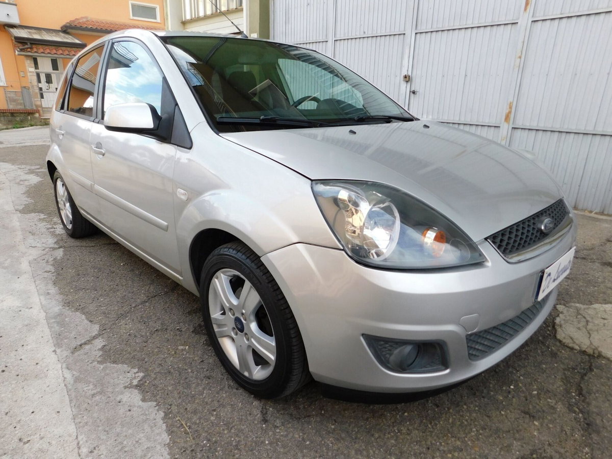 Ford Fiesta 1.4 TDCi 5p. Titanium (5)
