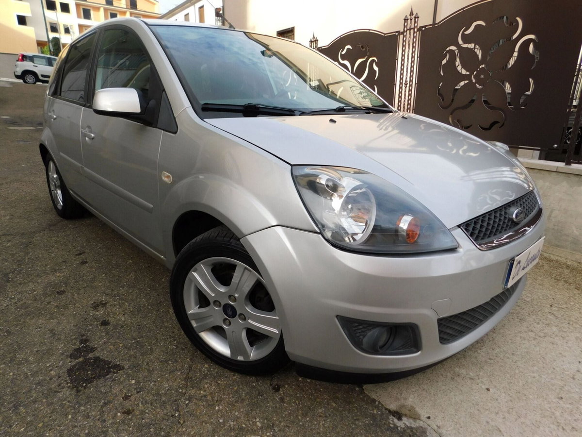 Ford Fiesta 1.4 TDCi 5p. Titanium (3)