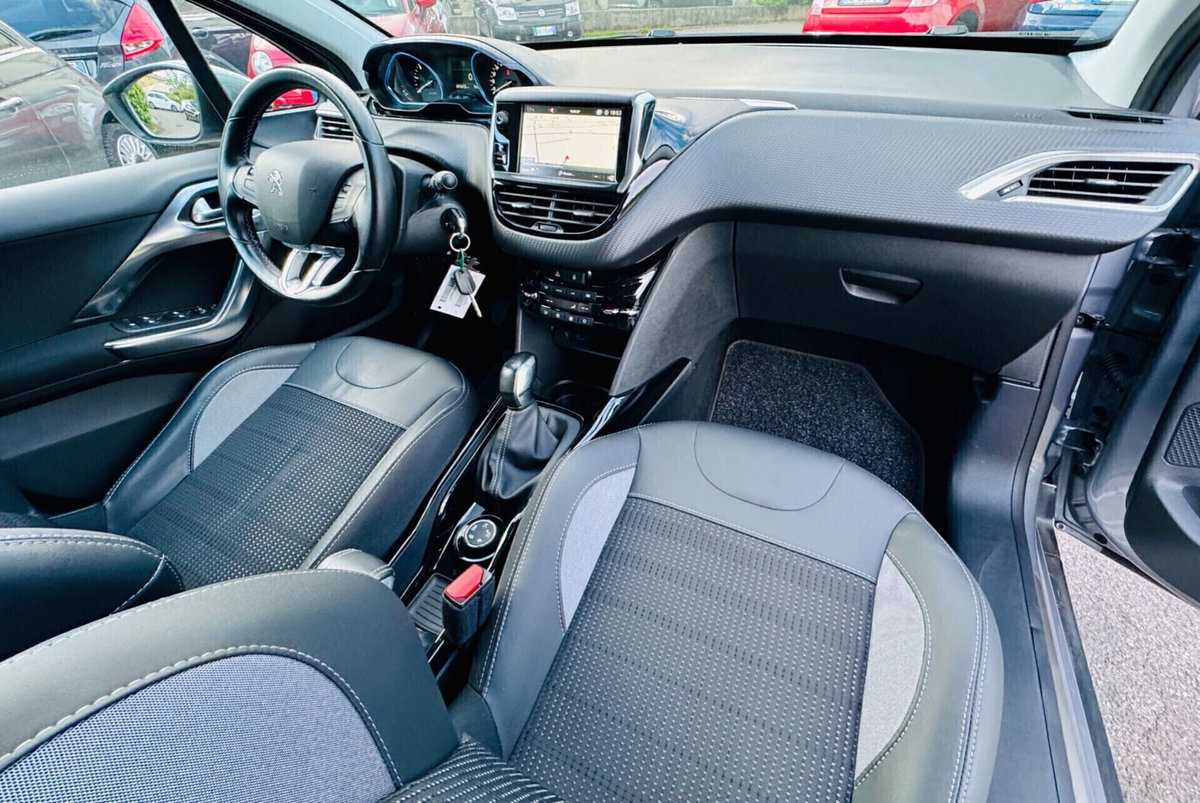 Peugeot 2008 BlueHDi 100 S&S Allure (16)