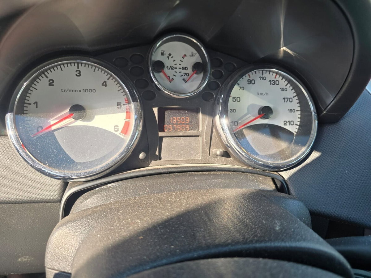 Peugeot 207 Cabrio 8V HDi 112CV CC Allure (11)