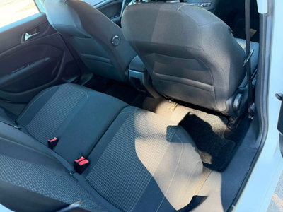 Peugeot 308 BlueHDi 130 S&S EAT8 GT Line (11)