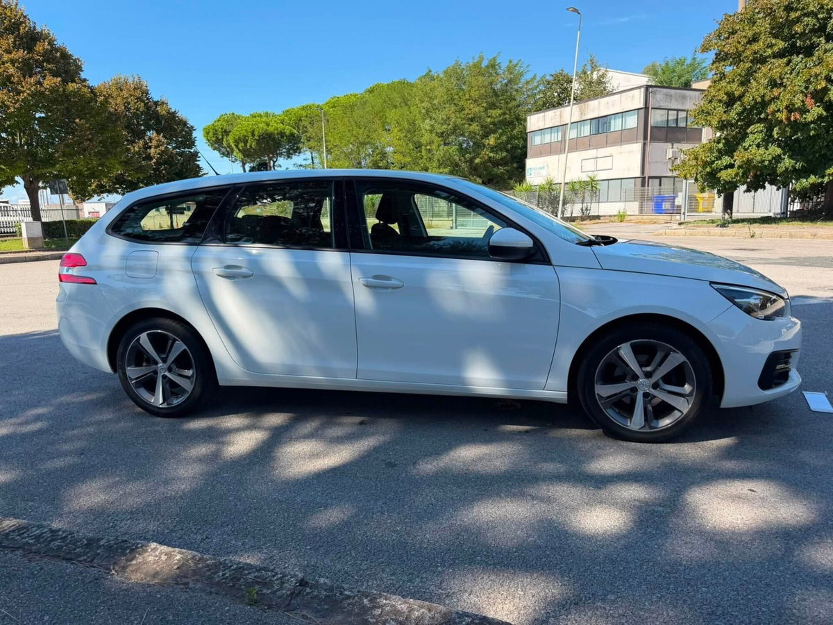Peugeot 308 BlueHDi 130 S&S EAT8 GT Line (9)