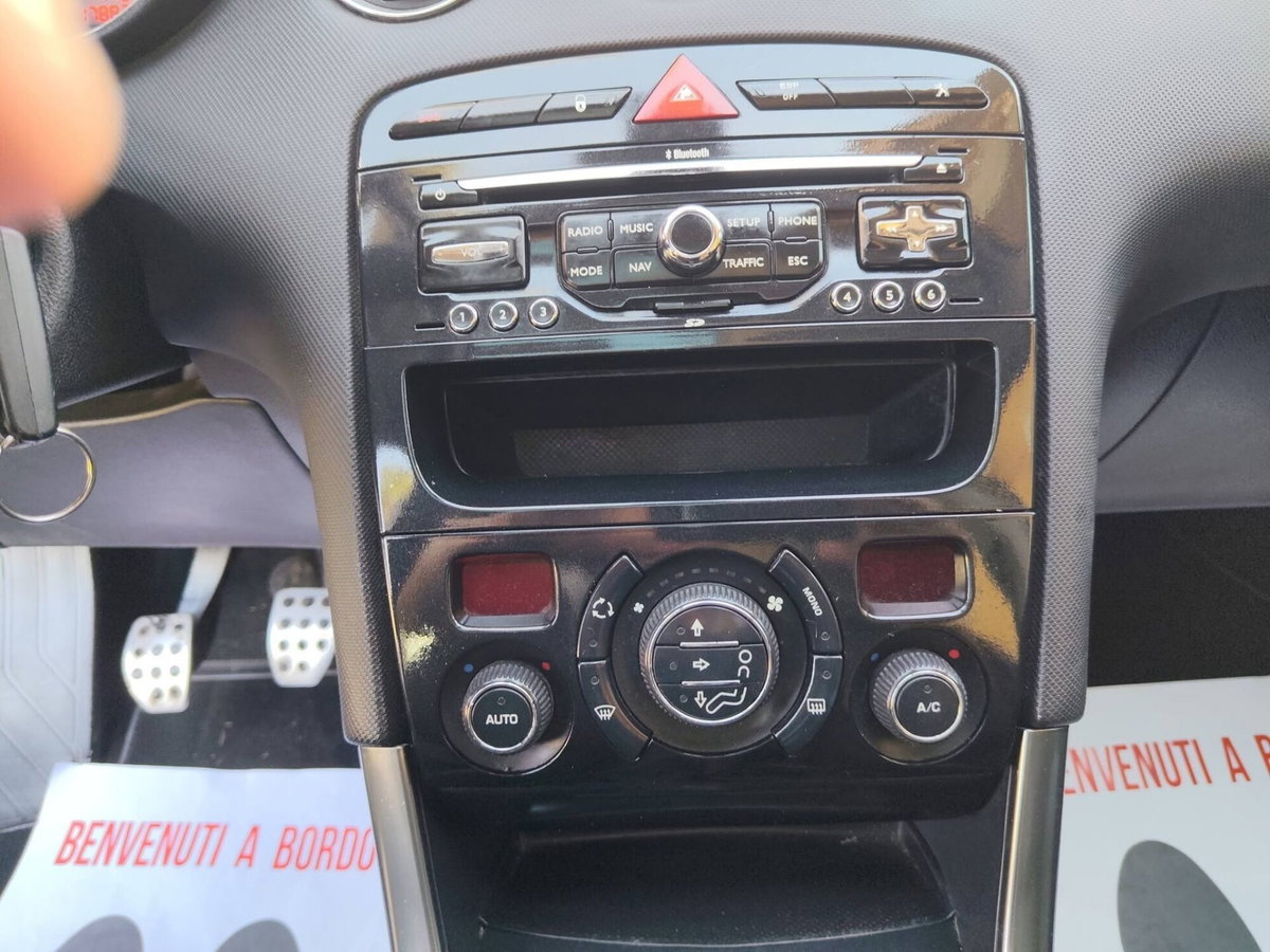 Peugeot 308 1.6 8V e-HDi 112CV Stop&Start robotiz. 5p. Allure (12)
