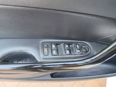 Peugeot 308 1.6 8V e-HDi 112CV Stop&Start robotiz. 5p. Allure (14)