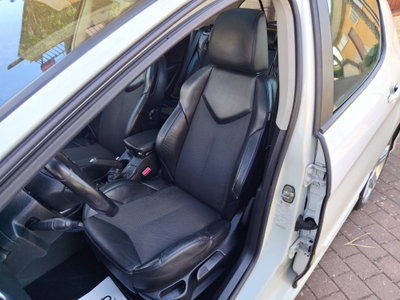 Peugeot 308 1.6 8V e-HDi 112CV Stop&Start robotiz. 5p. Allure (17)