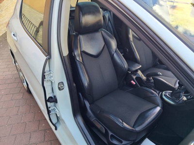 Peugeot 308 1.6 8V e-HDi 112CV Stop&Start robotiz. 5p. Allure (18)
