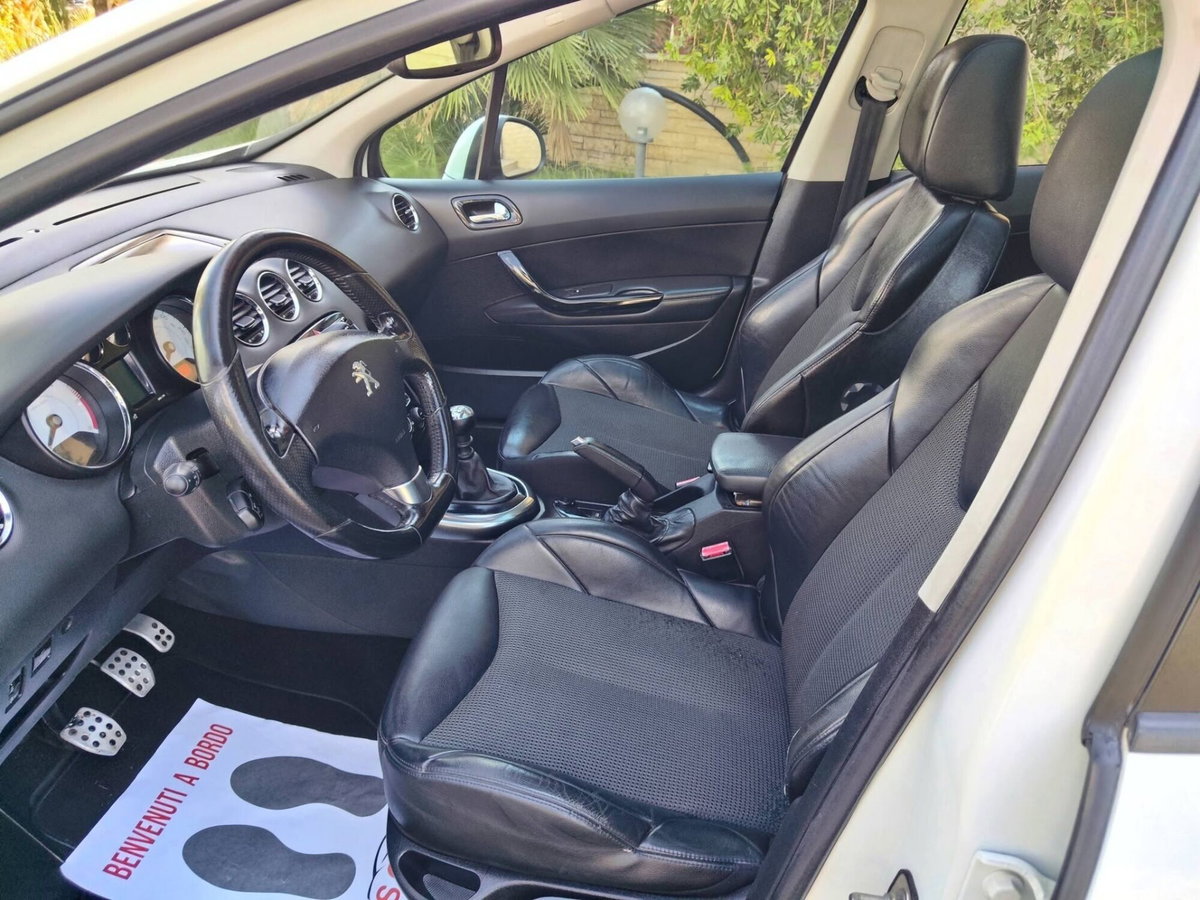 Peugeot 308 1.6 8V e-HDi 112CV Stop&Start robotiz. 5p. Allure (19)