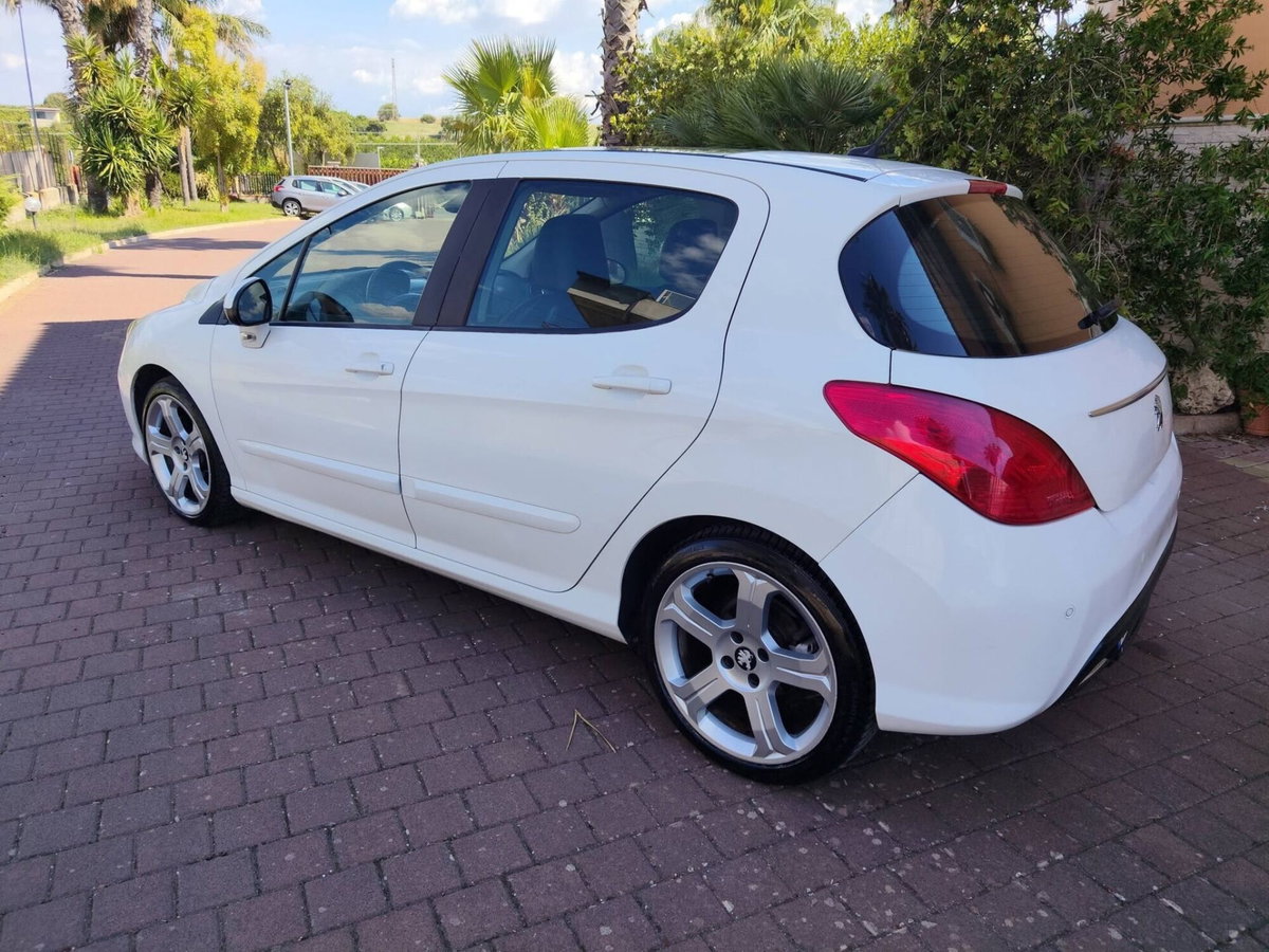 Peugeot 308 1.6 8V e-HDi 112CV Stop&Start robotiz. 5p. Allure (4)