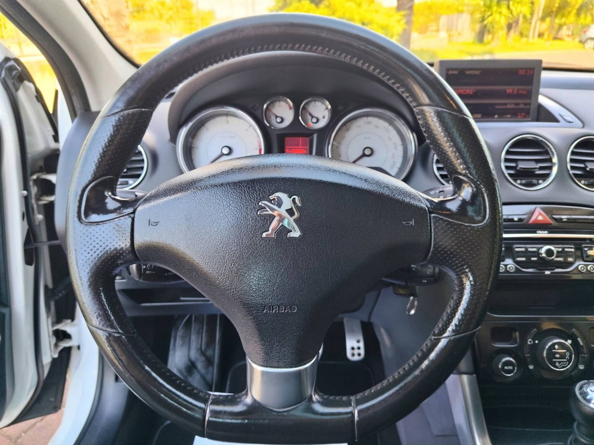 Peugeot 308 1.6 8V e-HDi 112CV Stop&Start robotiz. 5p. Allure (7)