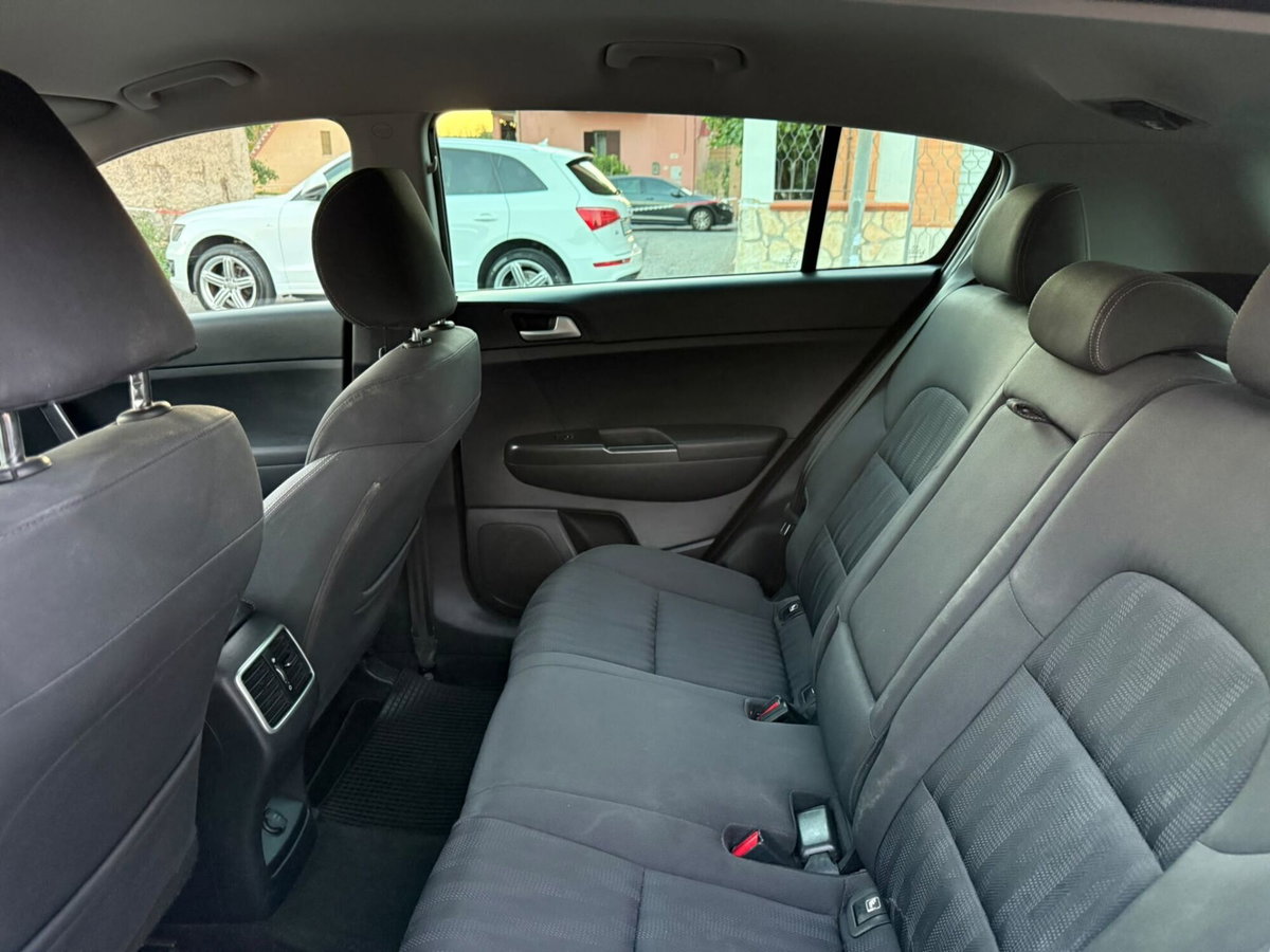 Kia Sportage 1.7 CRDI 141 CV DCT7 2WD Cool (8)
