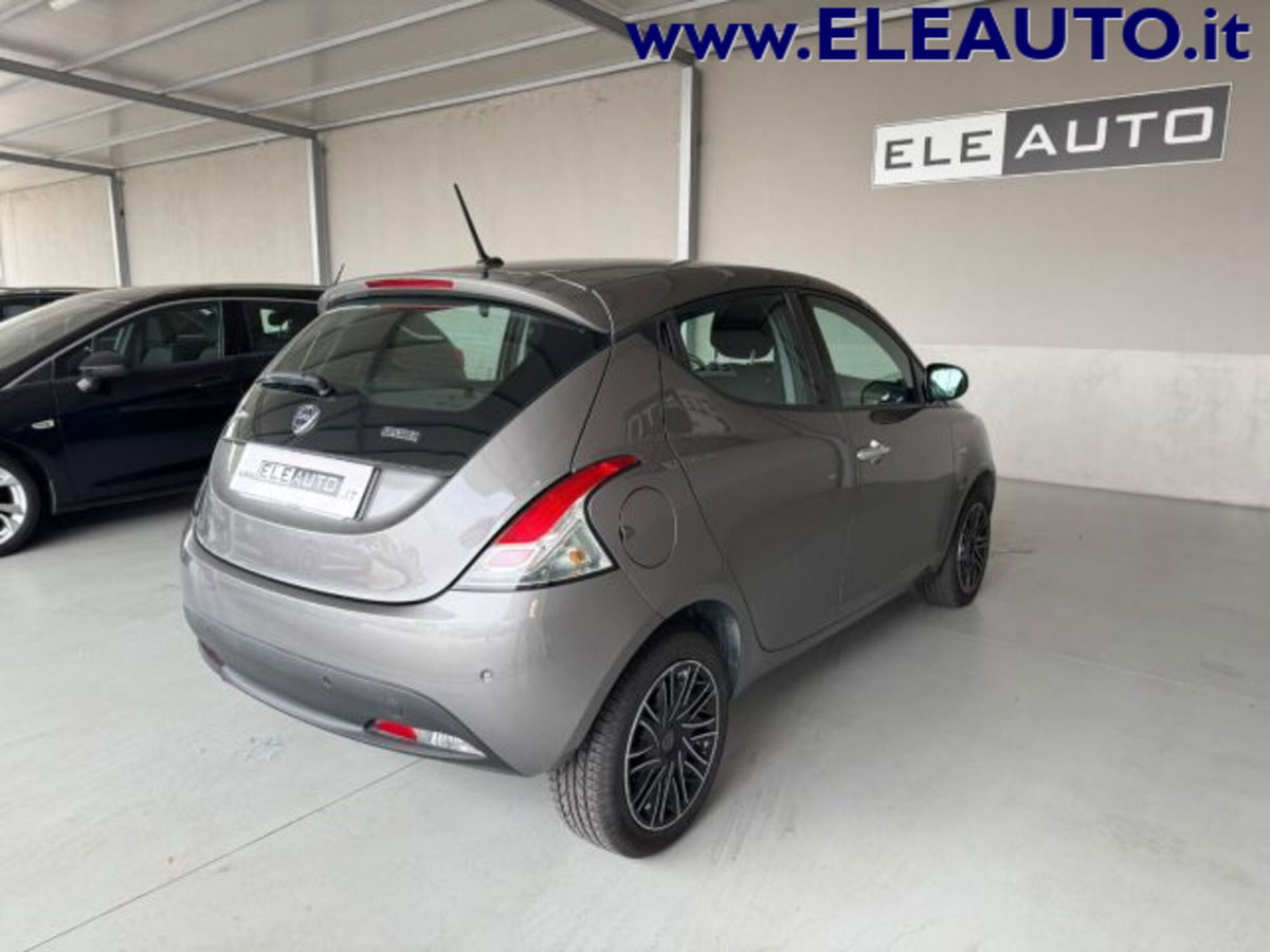 Lancia Ypsilon 1.0 FireFly 5 porte S&S Hybrid Gold Plus (6)