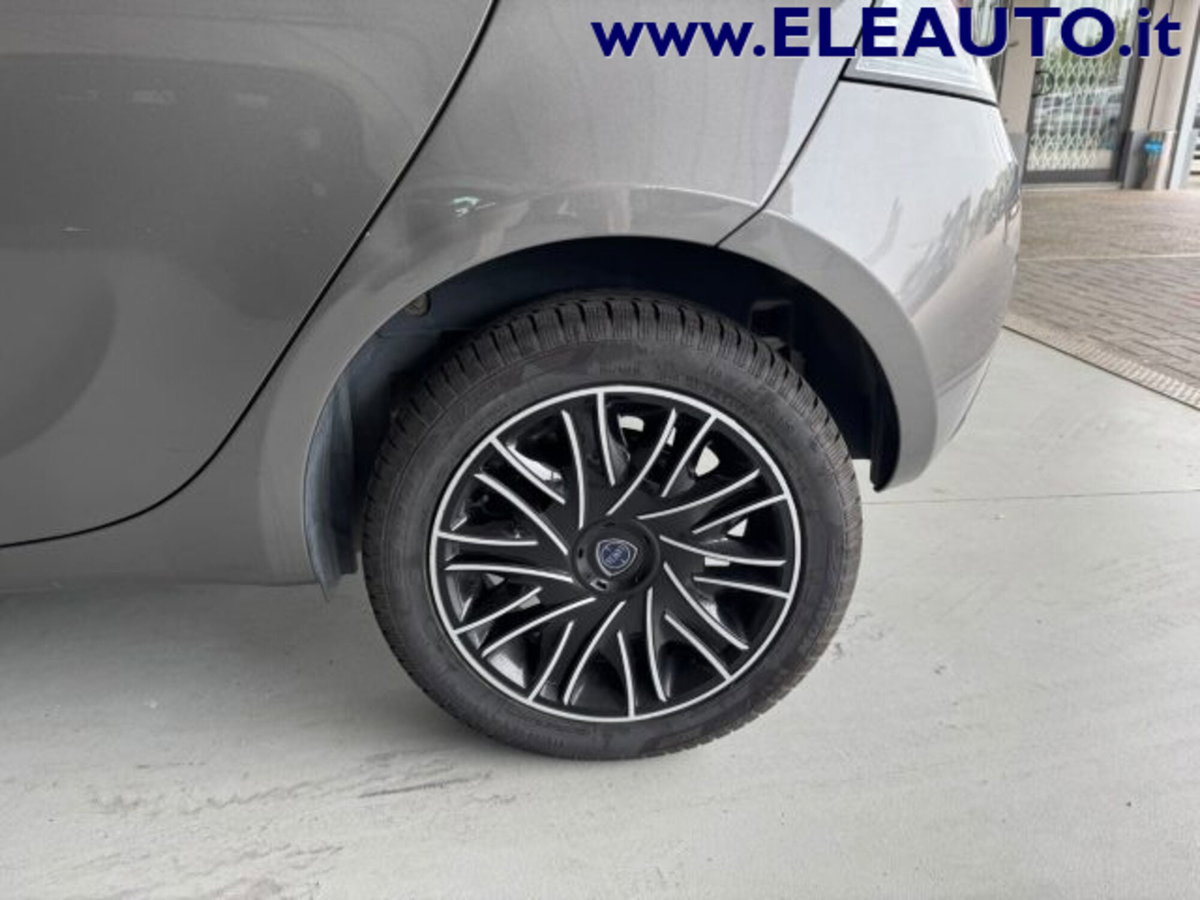 Lancia Ypsilon 1.0 FireFly 5 porte S&S Hybrid Gold Plus (7)