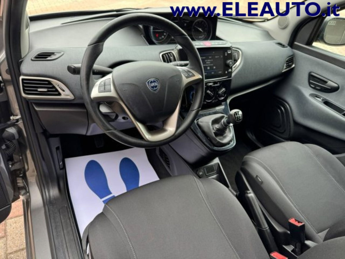 Lancia Ypsilon 1.0 FireFly 5 porte S&S Hybrid Gold Plus (8)