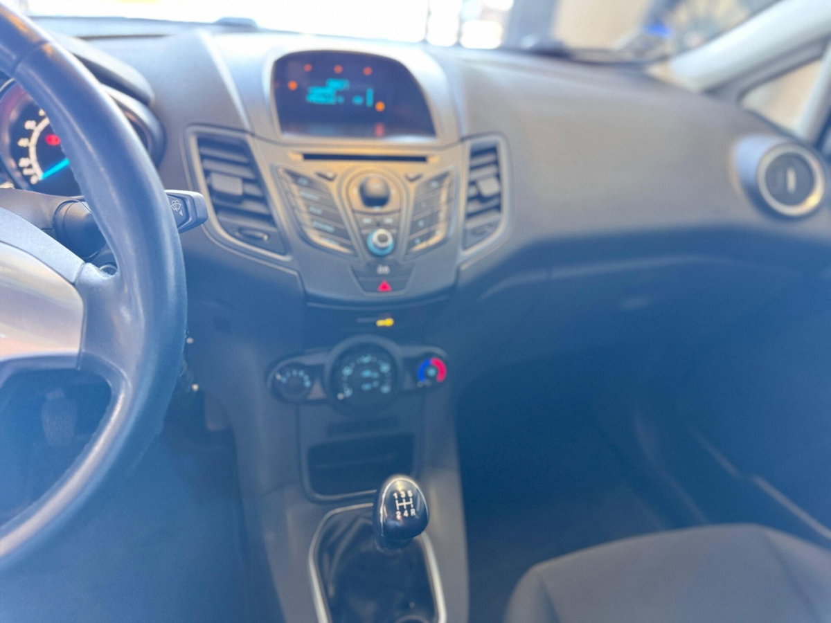 Ford Fiesta 1.5 TDCi 75CV 5 porte Titanium (12)