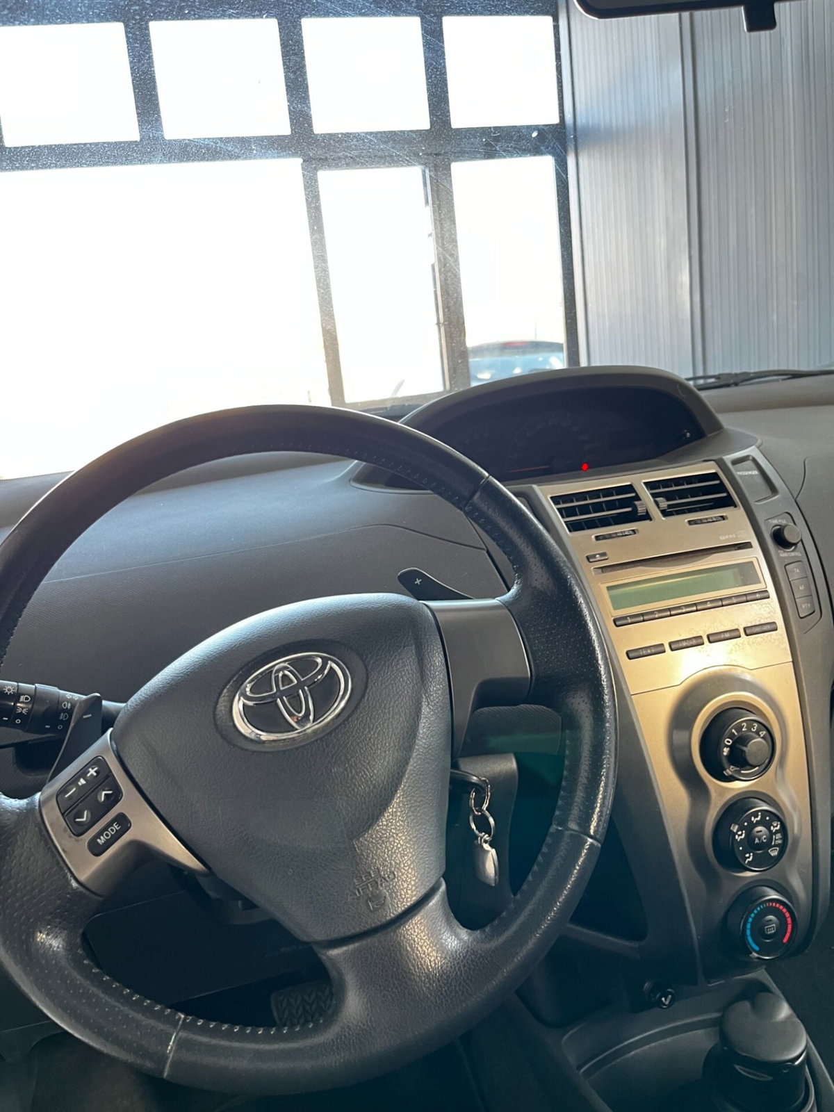 Toyota Yaris 1.3 5 porte M-MT S (10)