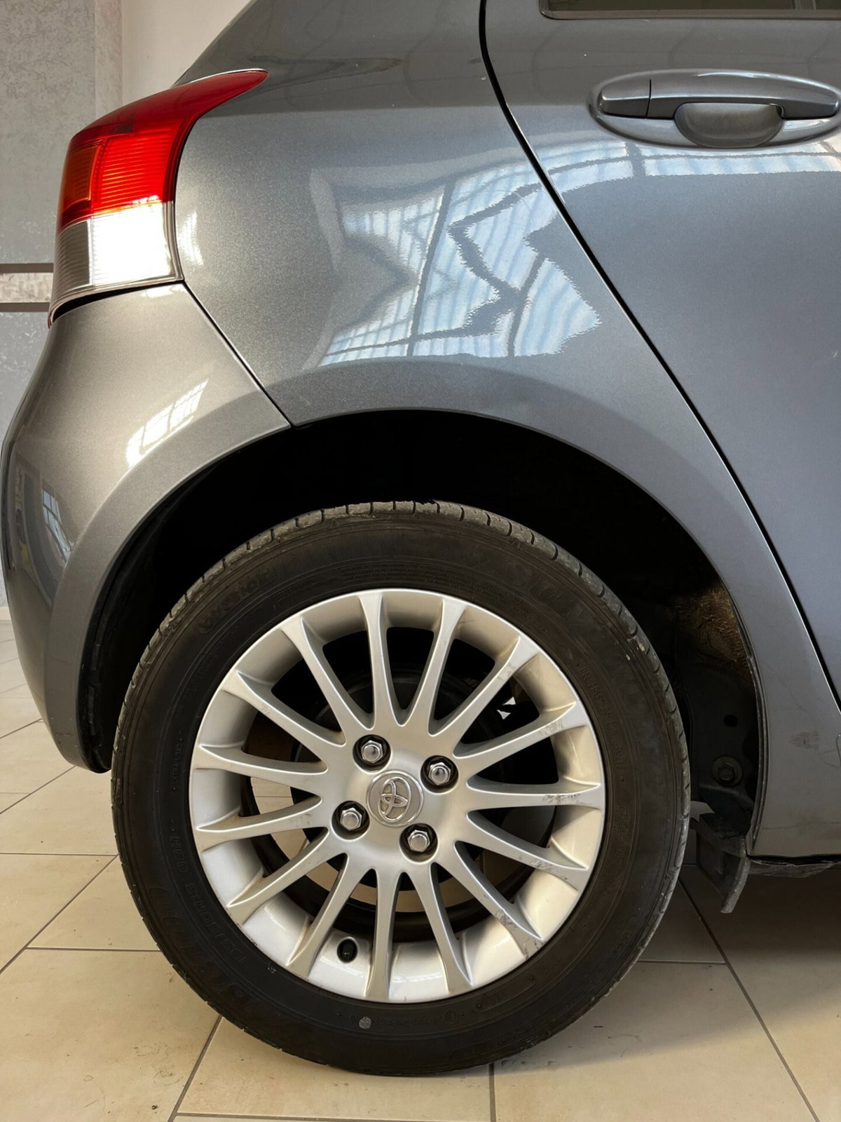 Toyota Yaris 1.3 5 porte M-MT S (14)