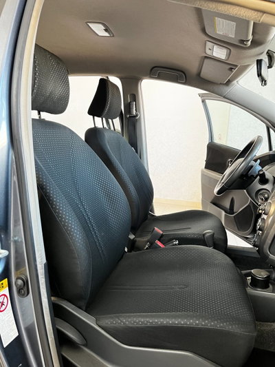 Toyota Yaris 1.3 5 porte M-MT S (8)