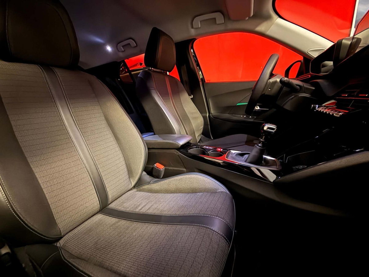 Peugeot 2008 BlueHDi 110 S&S Allure Pack (11)