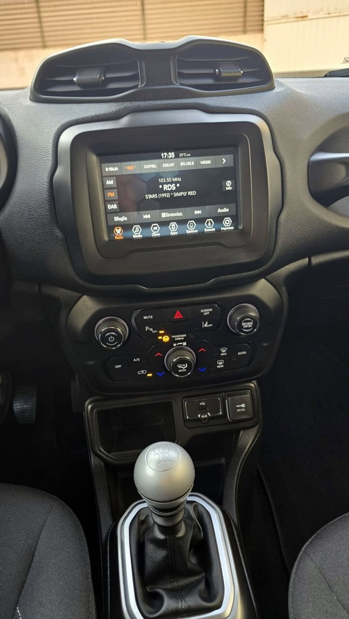 Jeep Renegade 1.6 Mjt 120 CV Limited (8)
