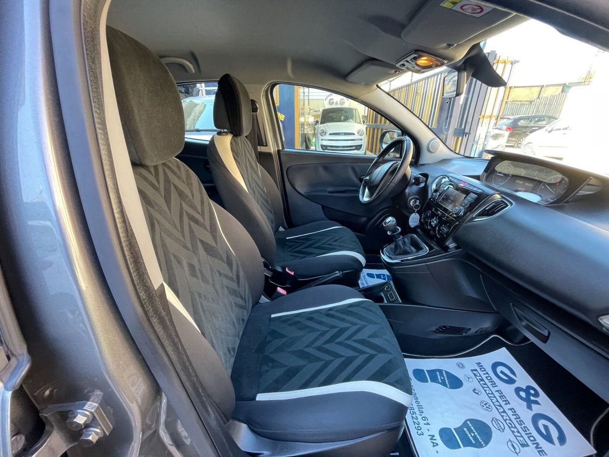 Lancia Ypsilon 1.2 69 CV 5 porte GPL Ecochic Gold (11)