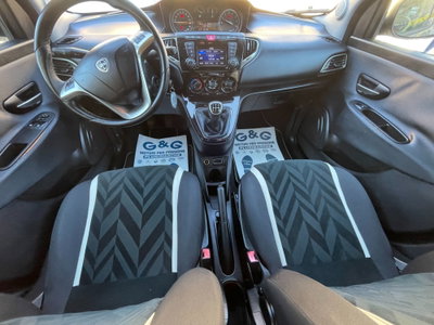 Lancia Ypsilon 1.2 69 CV 5 porte GPL Ecochic Gold (14)