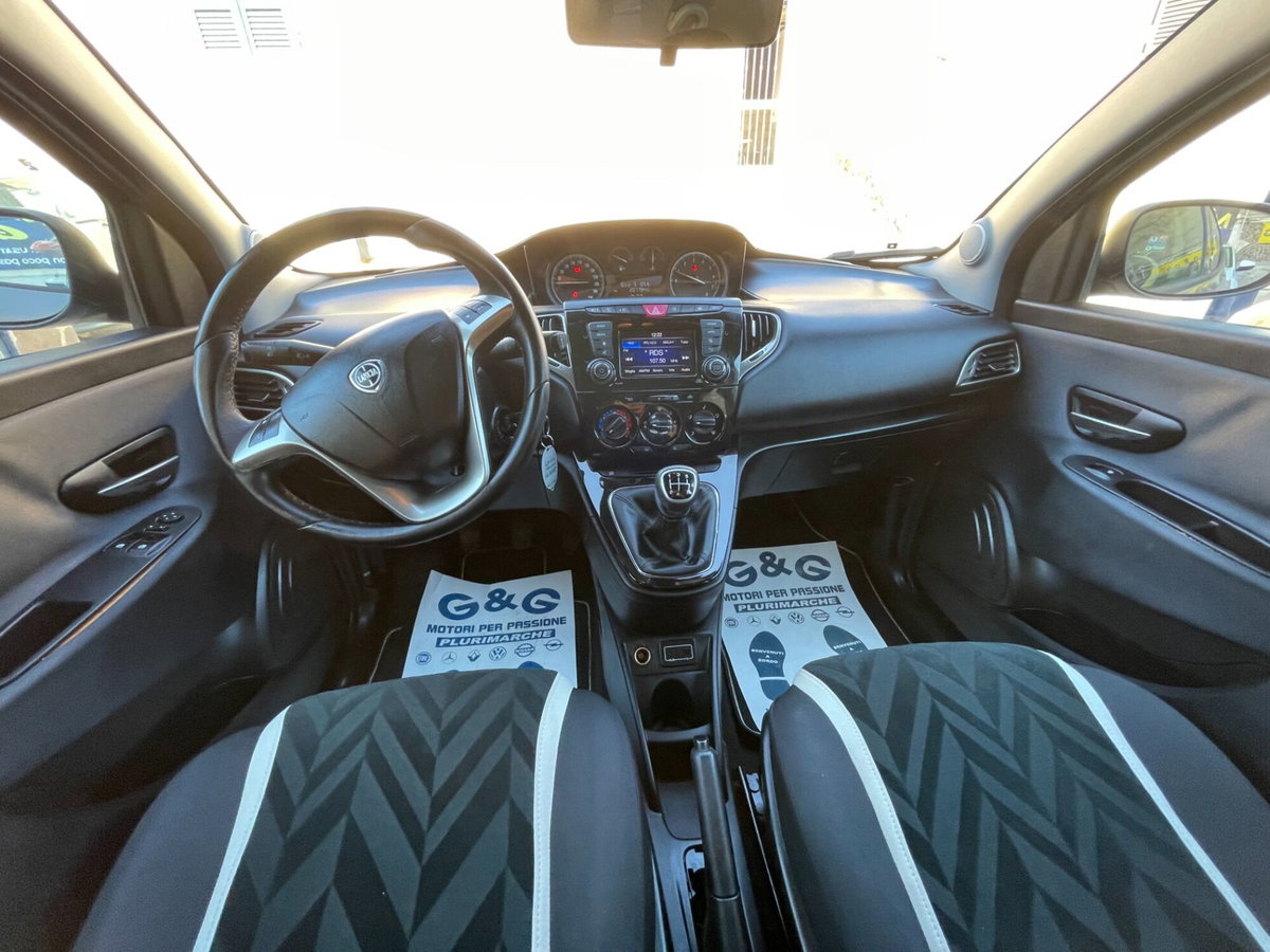 Lancia Ypsilon 1.2 69 CV 5 porte GPL Ecochic Gold (15)