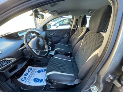 Lancia Ypsilon 1.2 69 CV 5 porte GPL Ecochic Gold (16)