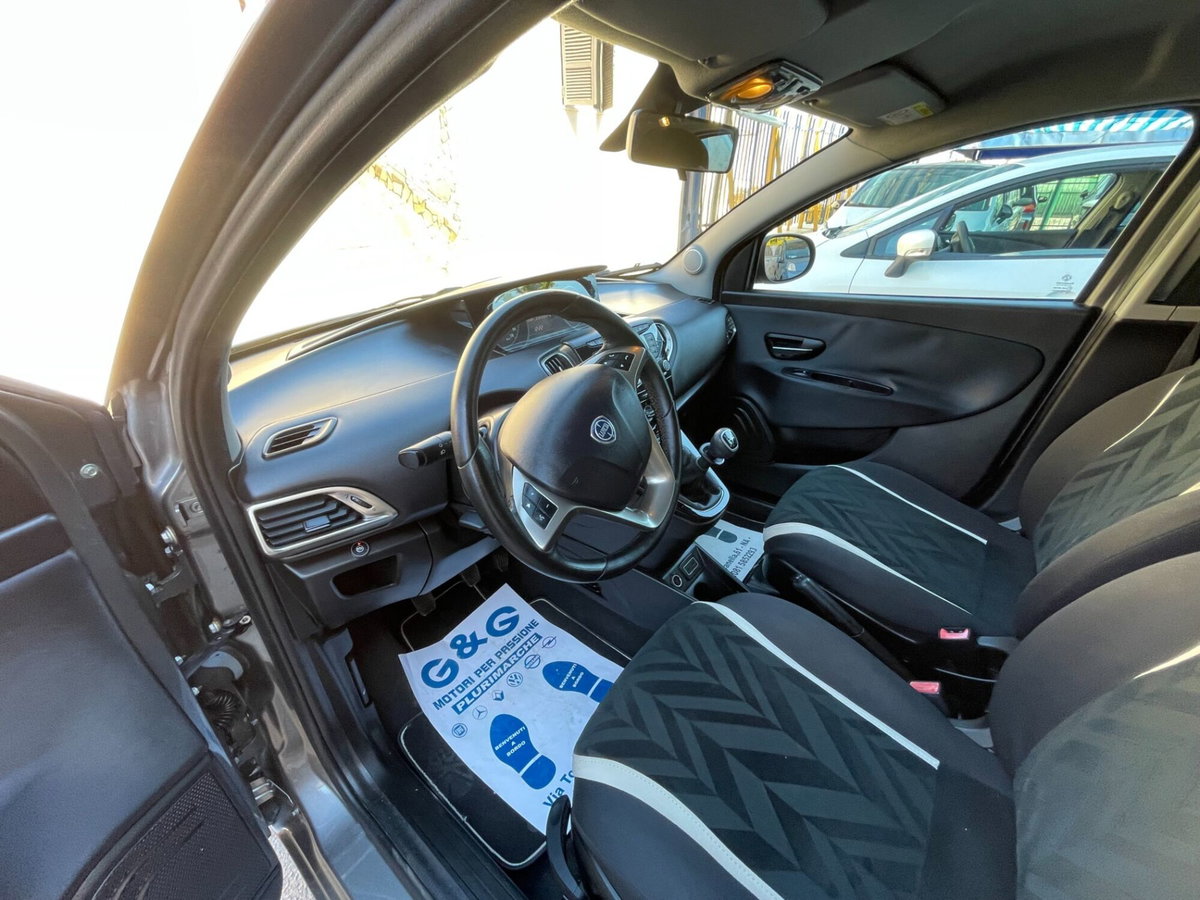 Lancia Ypsilon 1.2 69 CV 5 porte GPL Ecochic Gold (17)