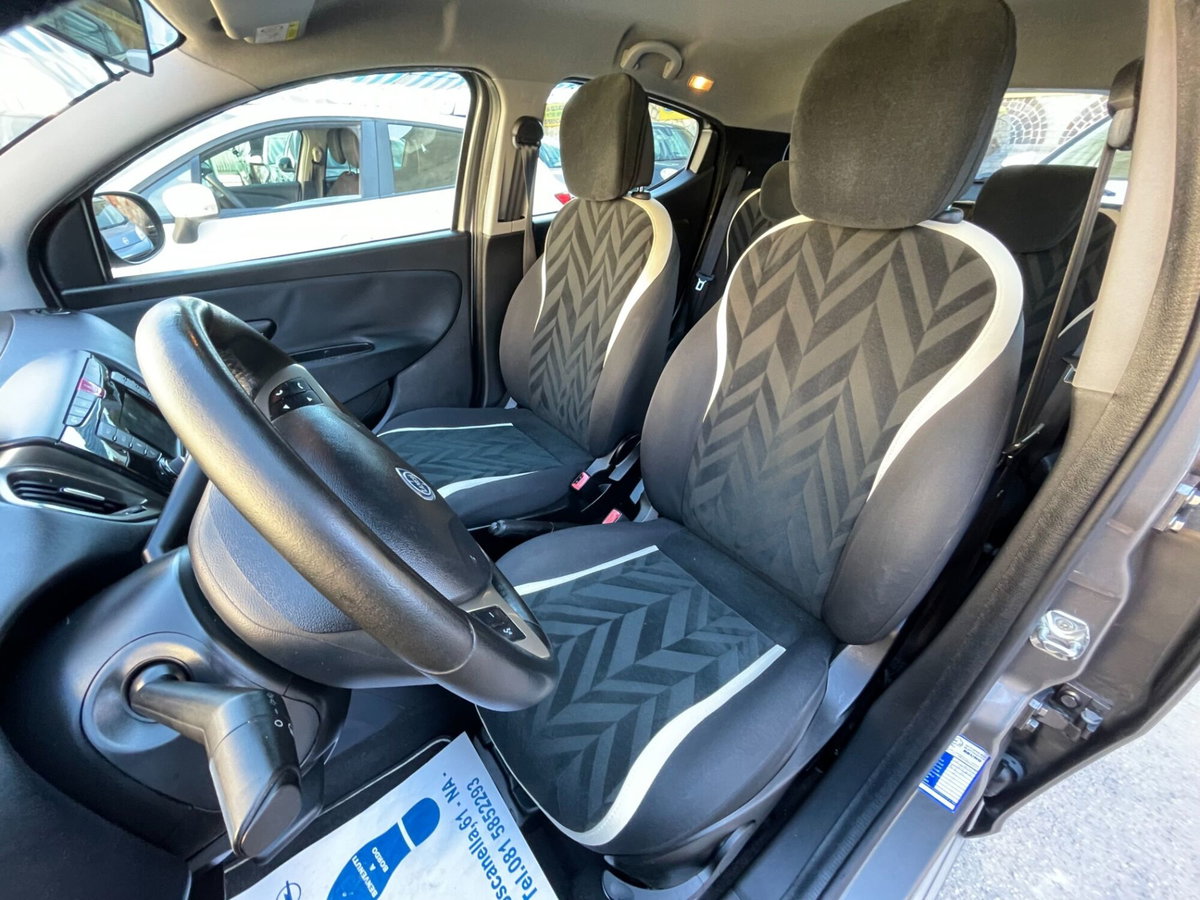 Lancia Ypsilon 1.2 69 CV 5 porte GPL Ecochic Gold (18)