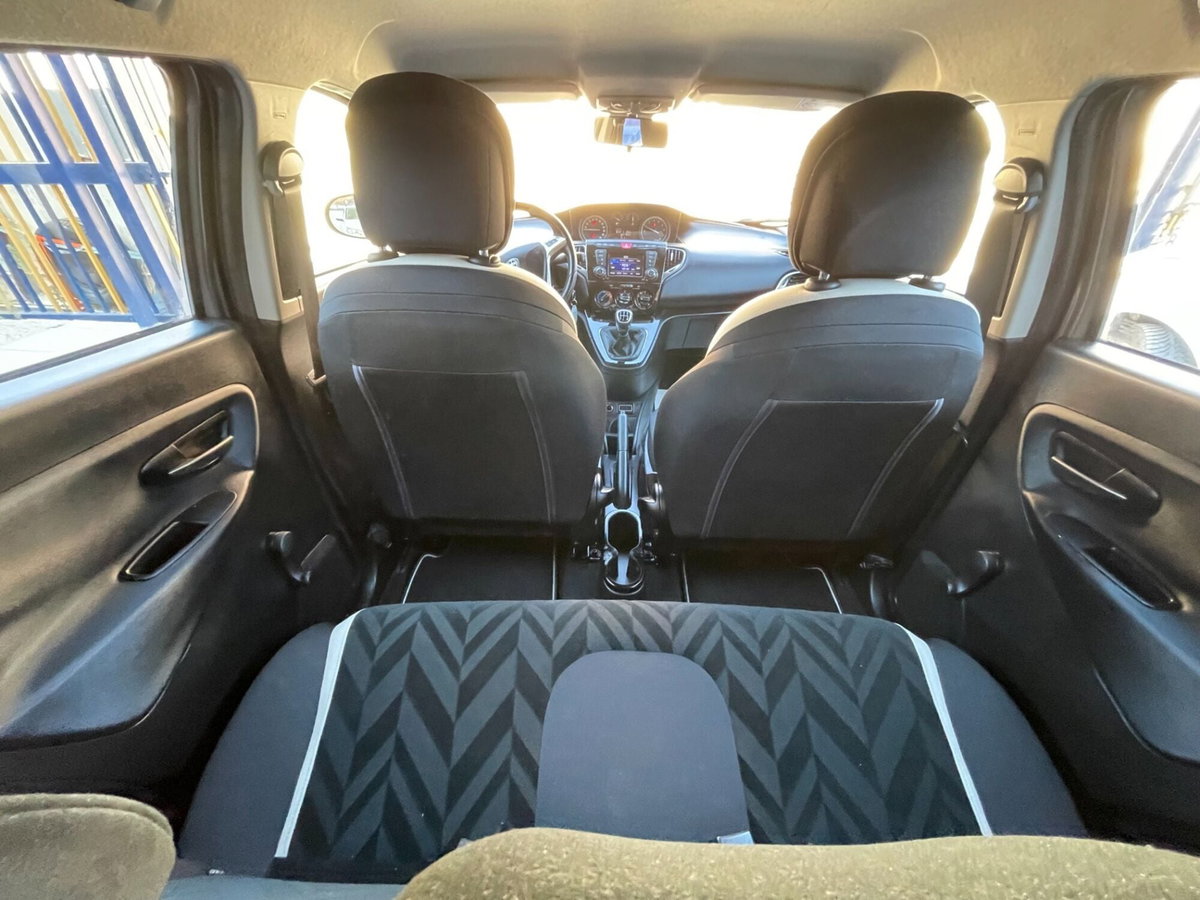 Lancia Ypsilon 1.2 69 CV 5 porte GPL Ecochic Gold (2)