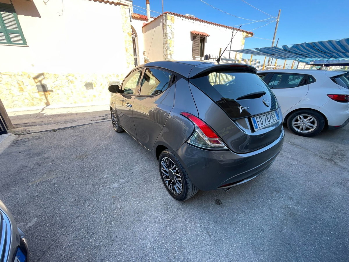 Lancia Ypsilon 1.2 69 CV 5 porte GPL Ecochic Gold (4)