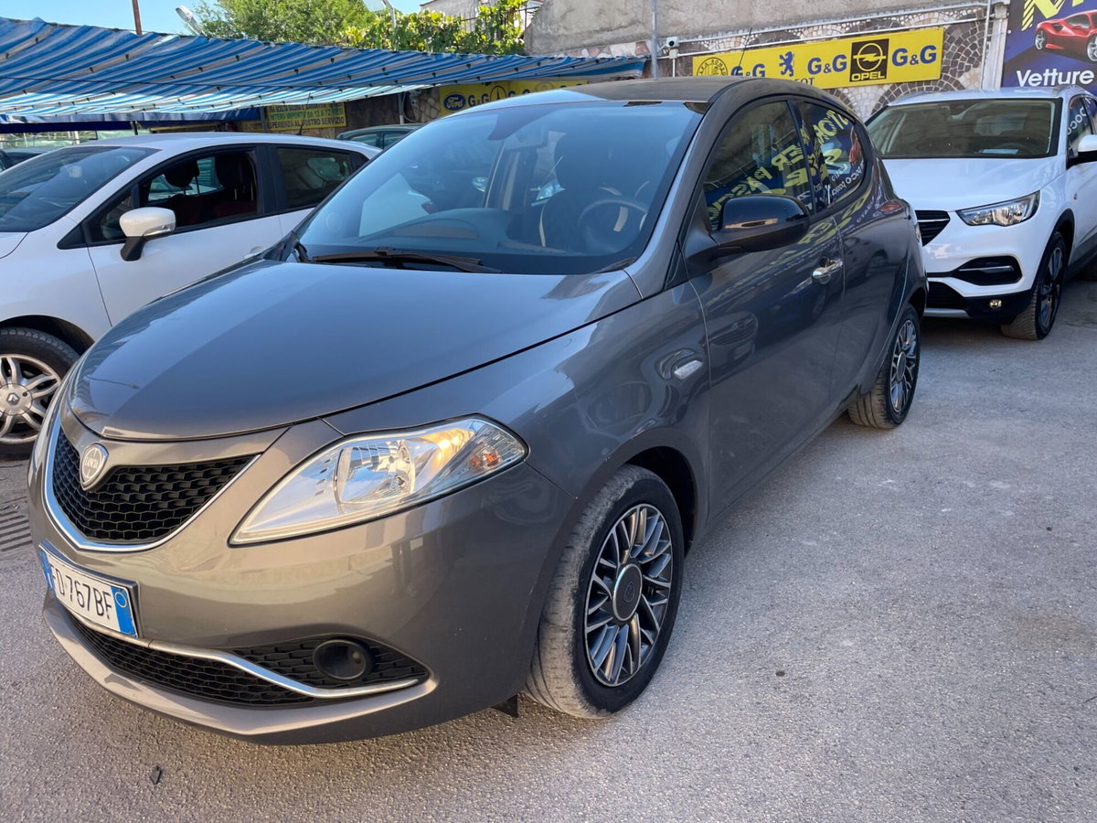 Lancia Ypsilon 1.2 69 CV 5 porte GPL Ecochic Gold (6)