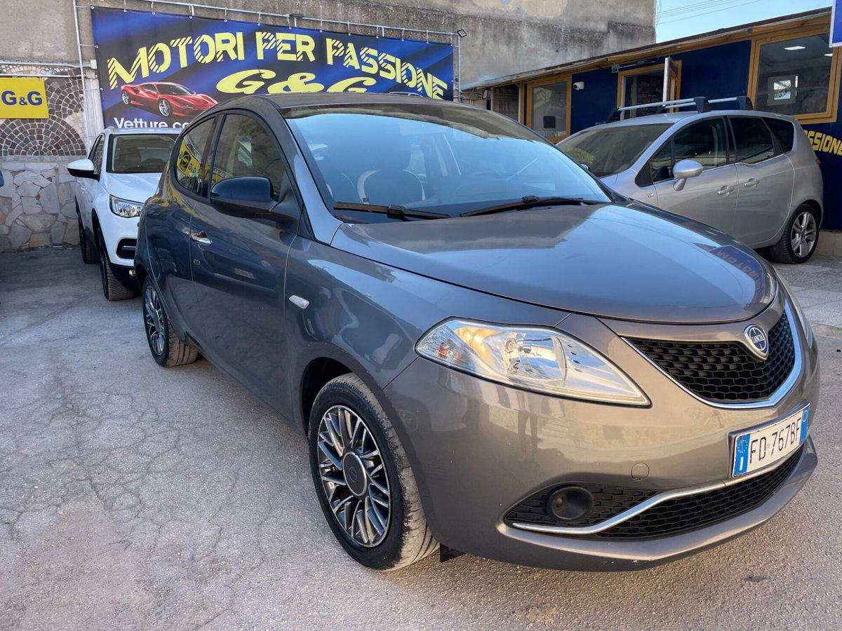 Lancia Ypsilon 1.2 69 CV 5 porte GPL Ecochic Gold (7)