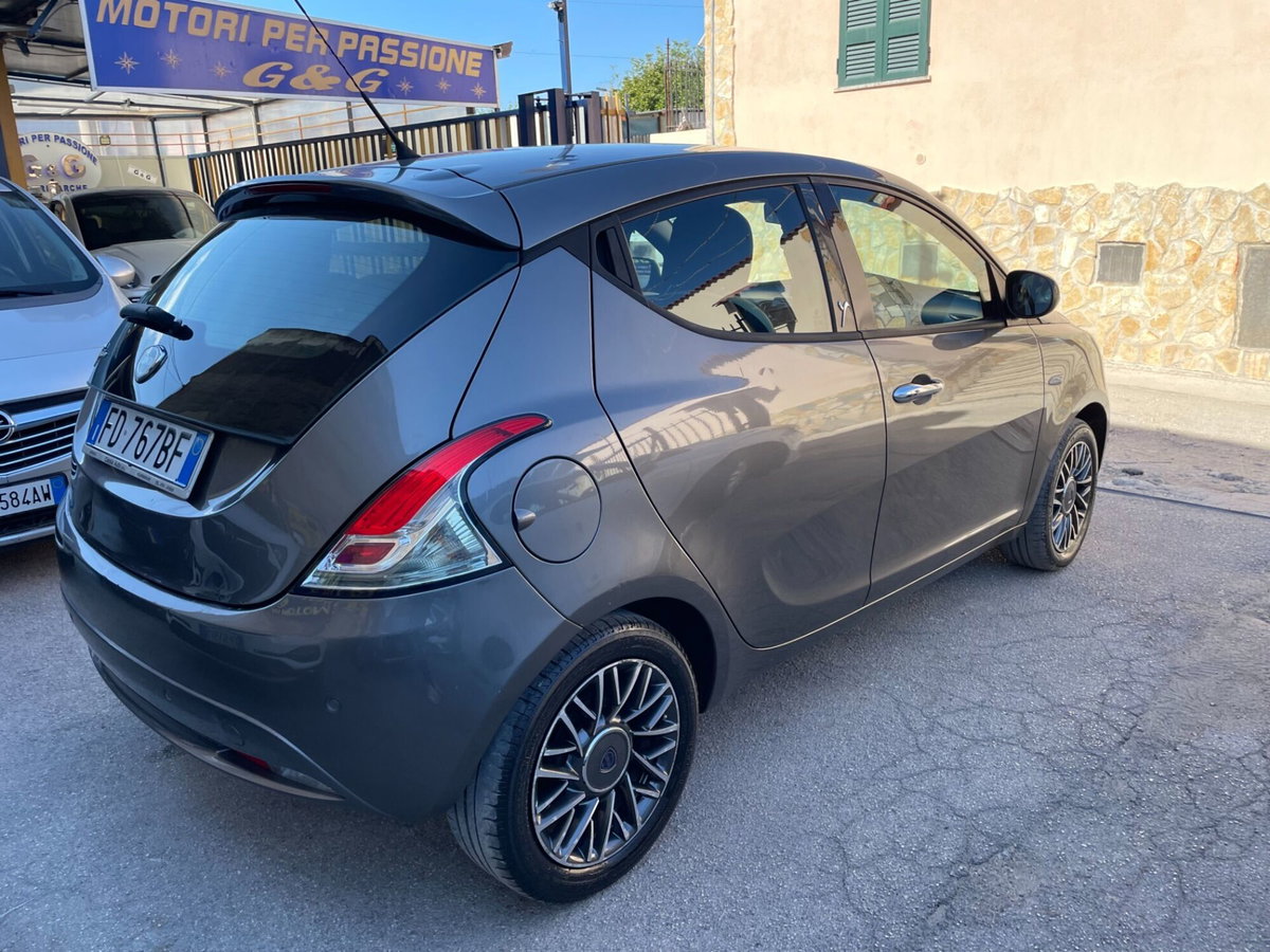 Lancia Ypsilon 1.2 69 CV 5 porte GPL Ecochic Gold (9)