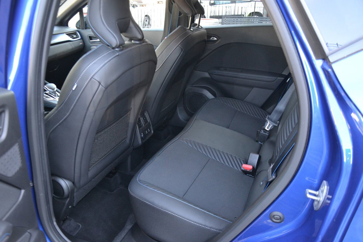 Renault Captur 1.3 mild hybrid Esprit Alpine 160cv edc (11)
