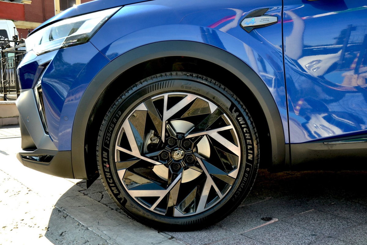 Renault Captur 1.3 mild hybrid Esprit Alpine 160cv edc (19)