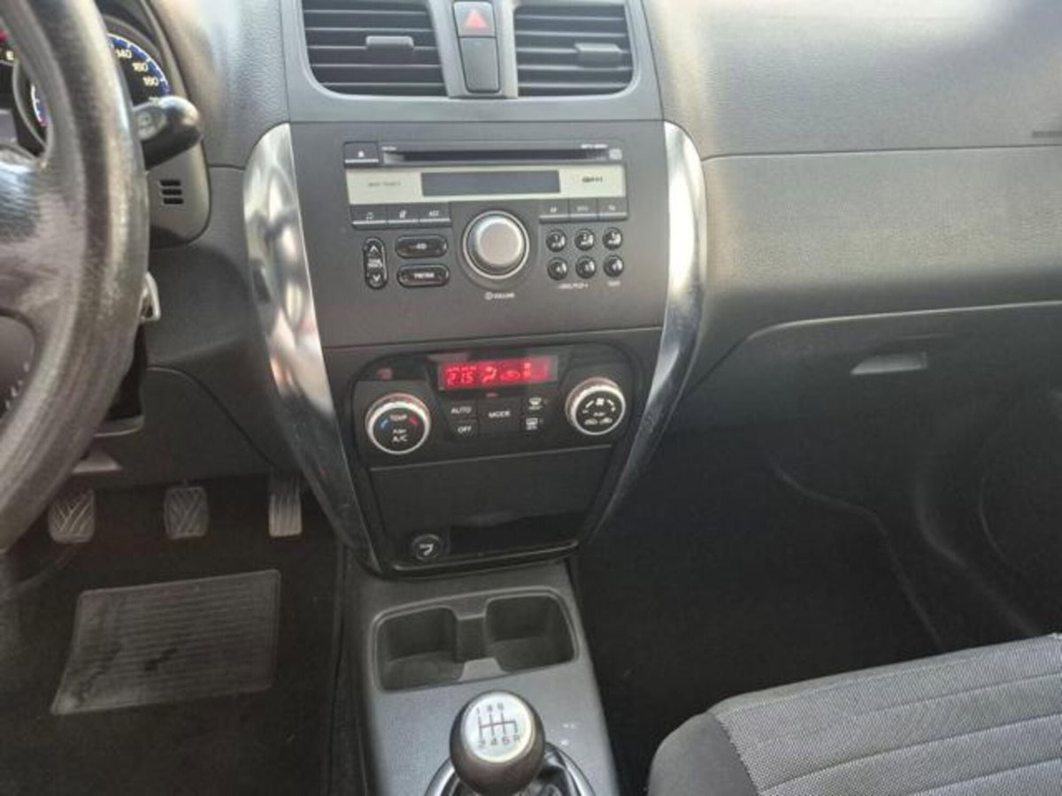 Fiat Sedici 2.0 MJT 16V DPF 4x4 Emotion (12)