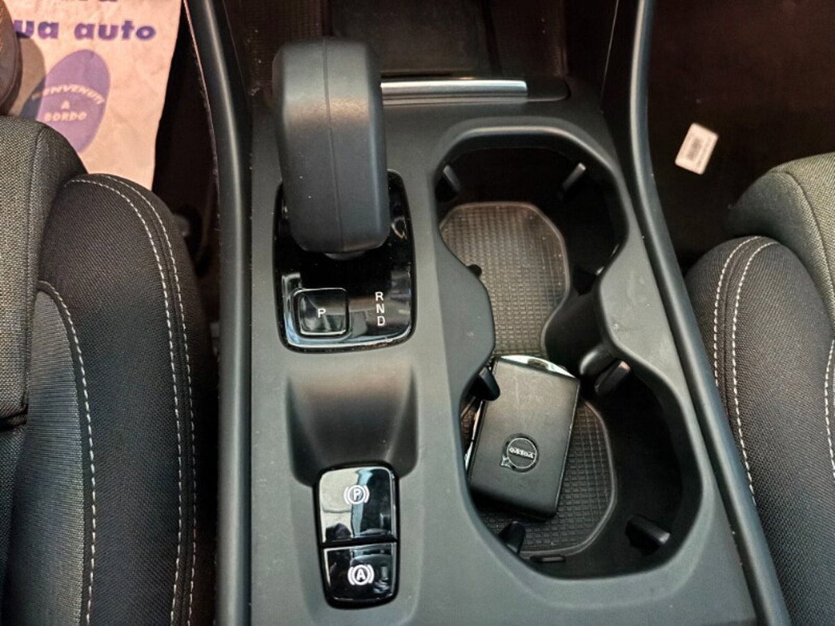 Volvo XC40 B3 automatico Core (10)