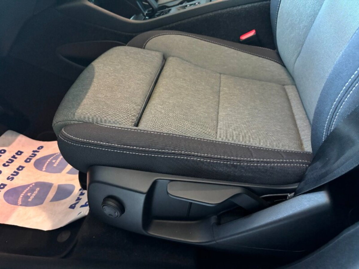 Volvo XC40 B3 automatico Core (12)