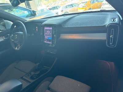 Volvo XC40 B3 automatico Core (13)